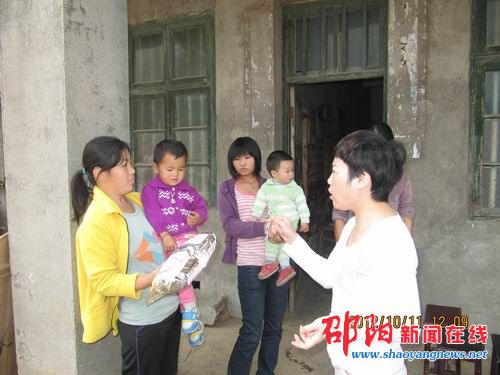 新邵县妇联对计划生育联点村流动人口上门管理