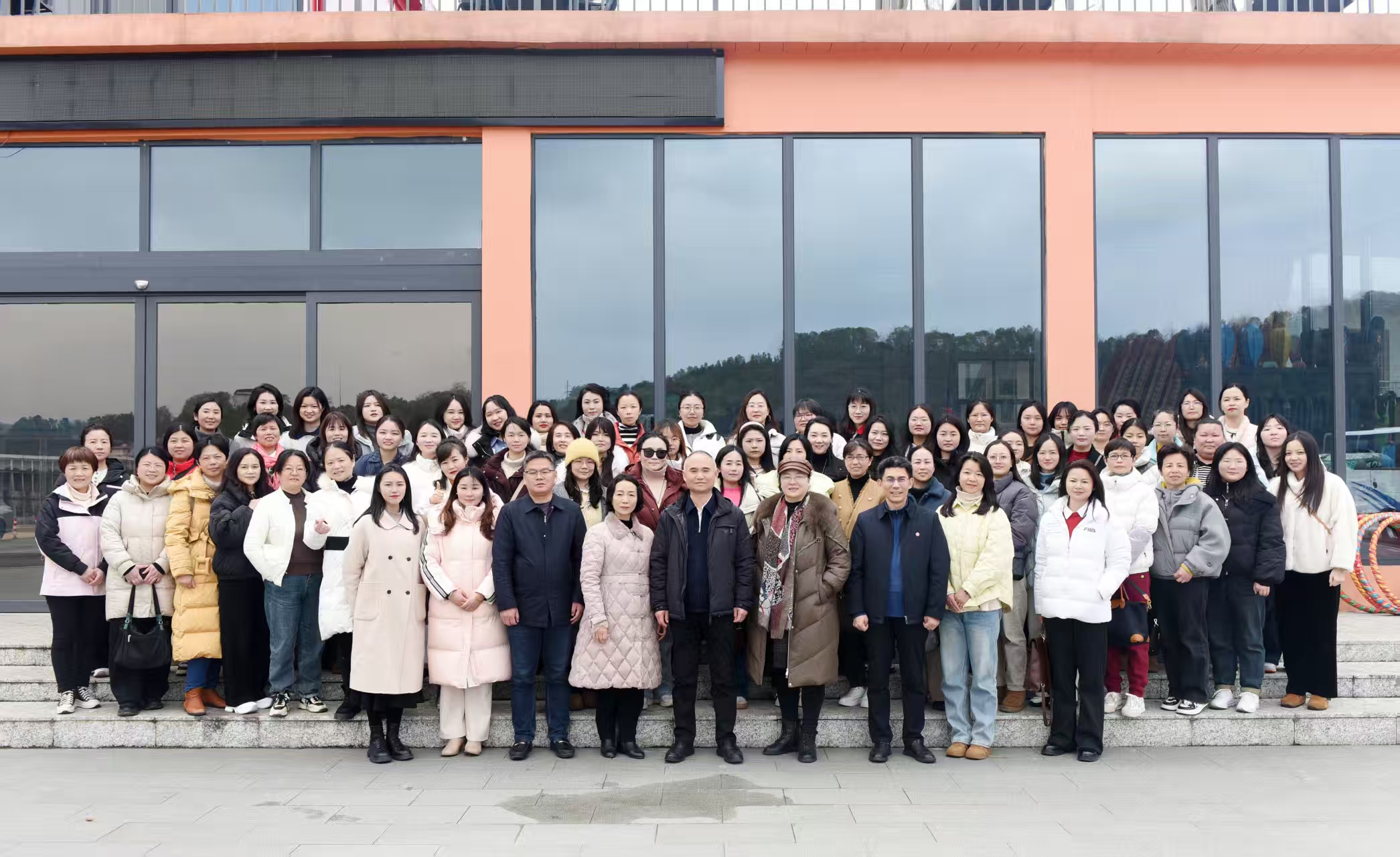 ​2025年3月7日，市委宣传部、市创文办、邵阳日报社联合组织开展2025年市委宣传系统“三八”妇女节团队拓展活动。
