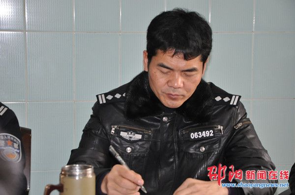 隆回县公安局李旭宾政委深入隆回交警大队督查道路交通
